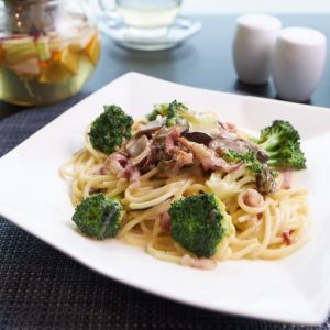 Carbonara Pasta: creamy bacon and mushroom sauce