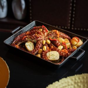 烤全章魚配蒜蓉馬鈴薯泥